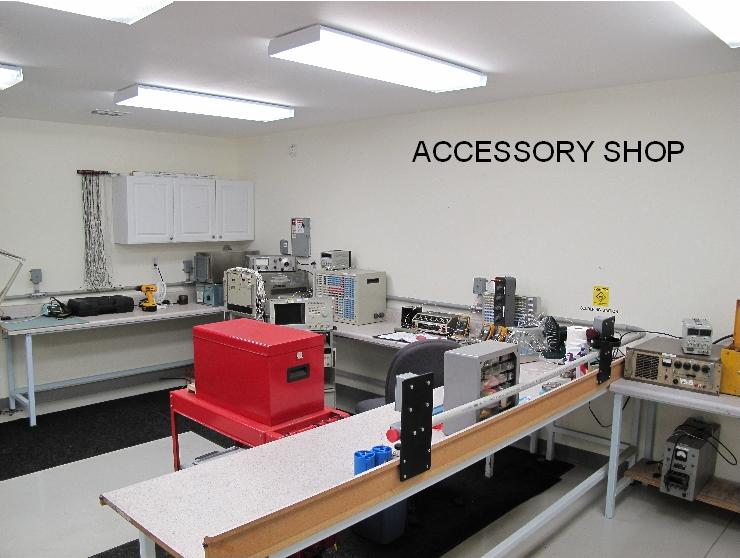 A room with many different types of electronics.